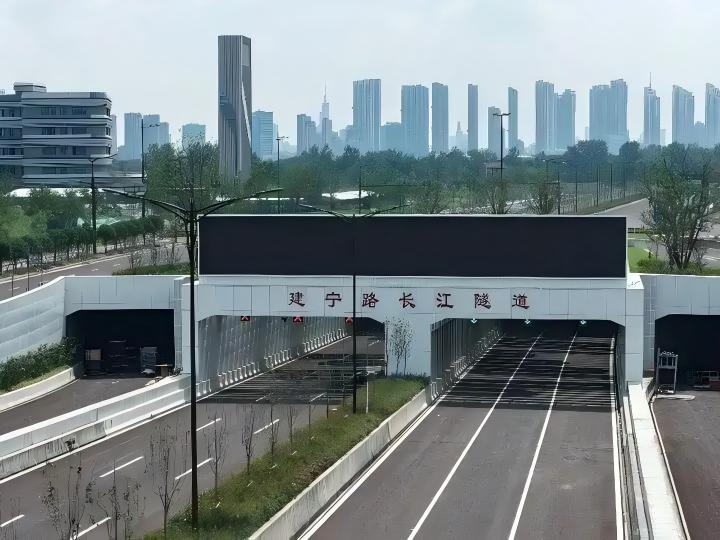 南京建宁路长江隧道通车！